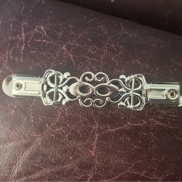 Sweater Clasp - Picture 4 of 4
